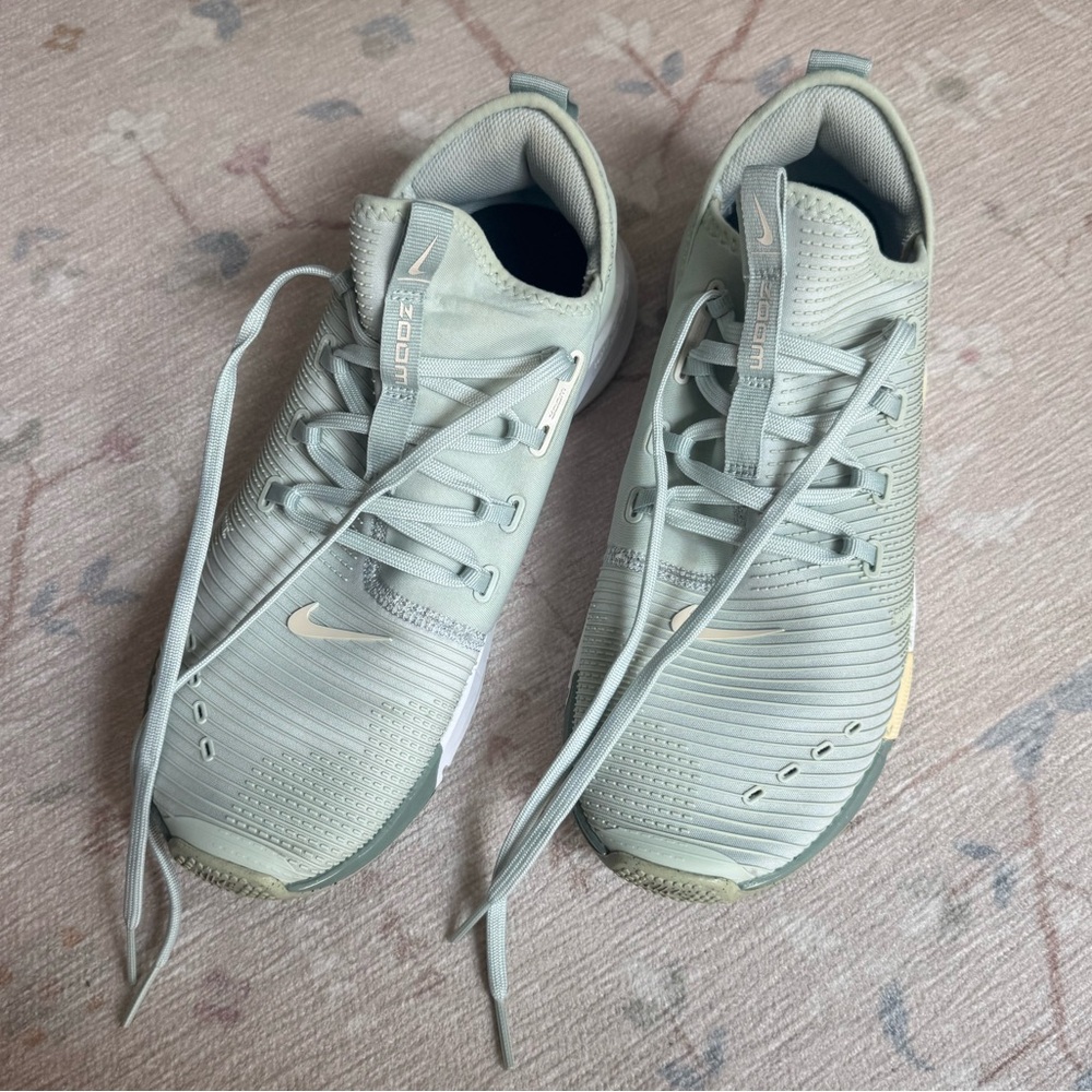 Nike Zoom Light Green Sneakers